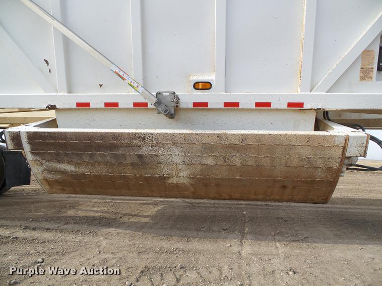 image for item DF2869 2000 Ranch bottom dump trailer