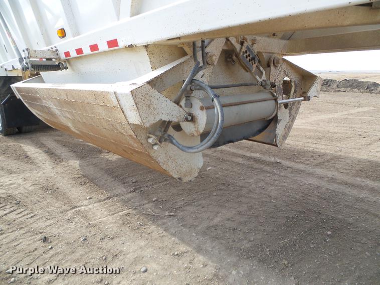 image for item DF2869 2000 Ranch bottom dump trailer