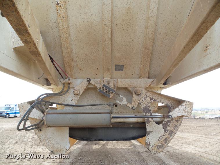 image for item DF2869 2000 Ranch bottom dump trailer