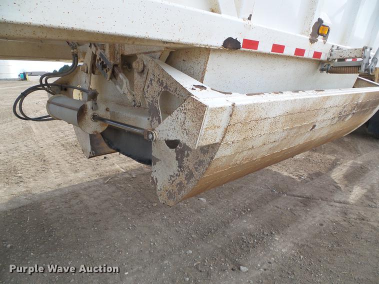 image for item DF2869 2000 Ranch bottom dump trailer