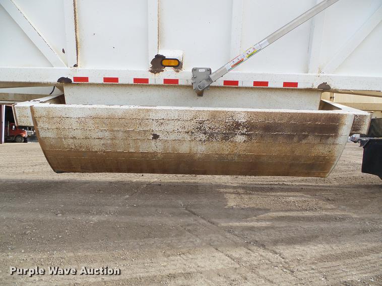 image for item DF2869 2000 Ranch bottom dump trailer