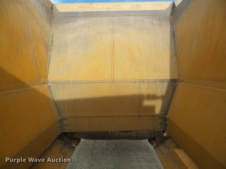 image for item DF2869 2000 Ranch bottom dump trailer