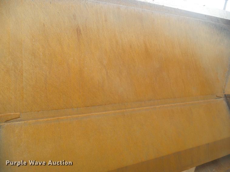 image for item DF2869 2000 Ranch bottom dump trailer