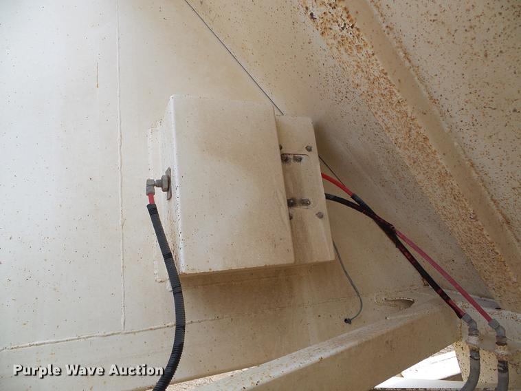 image for item DF2869 2000 Ranch bottom dump trailer