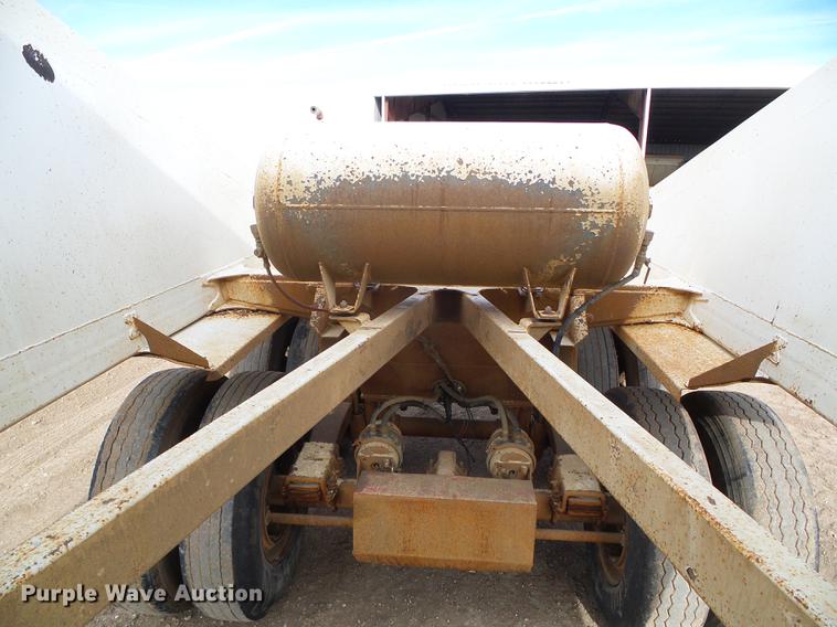 image for item DF2869 2000 Ranch bottom dump trailer