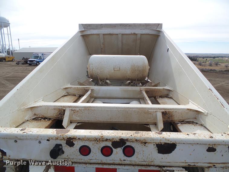 image for item DF2869 2000 Ranch bottom dump trailer