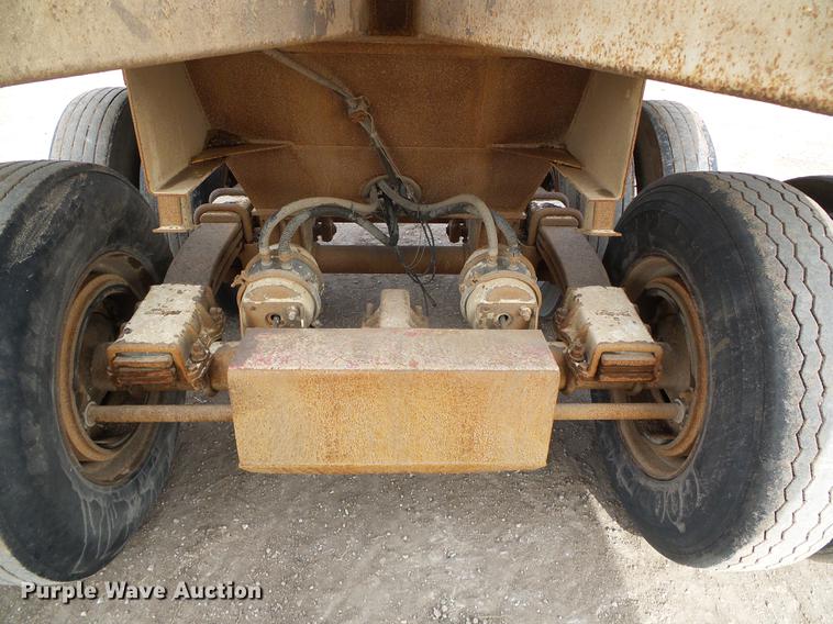 image for item DF2869 2000 Ranch bottom dump trailer