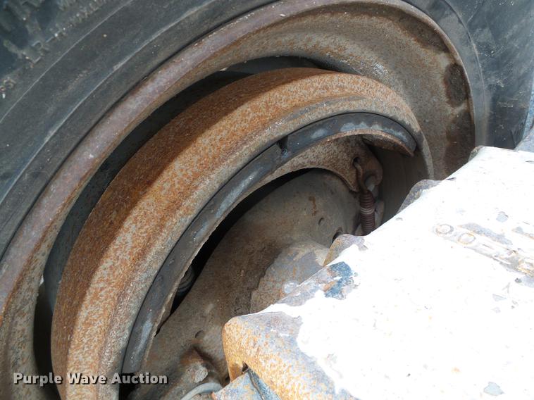 image for item DF2869 2000 Ranch bottom dump trailer