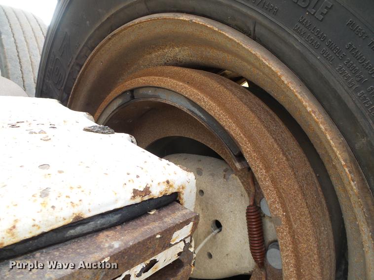 image for item DF2869 2000 Ranch bottom dump trailer