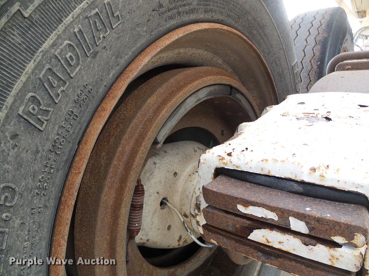 image for item DF2869 2000 Ranch bottom dump trailer