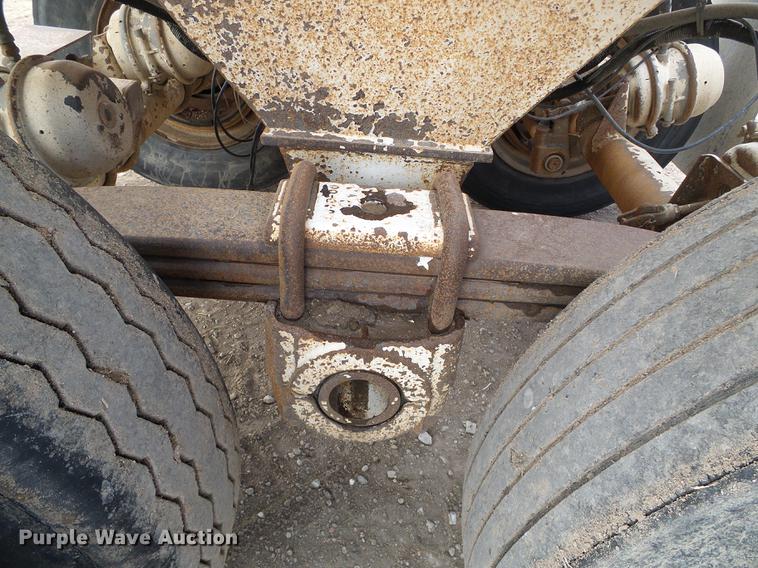 image for item DF2869 2000 Ranch bottom dump trailer