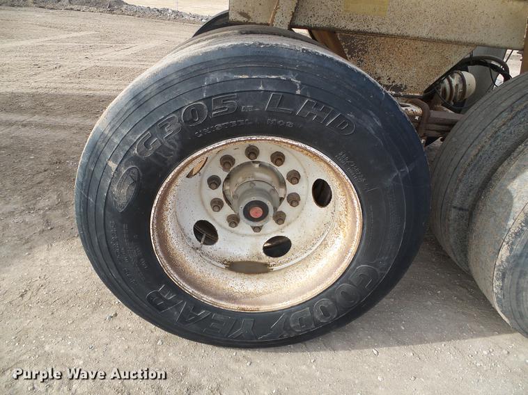 image for item DF2869 2000 Ranch bottom dump trailer