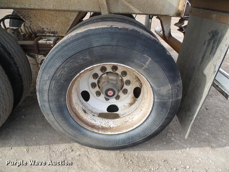 image for item DF2869 2000 Ranch bottom dump trailer