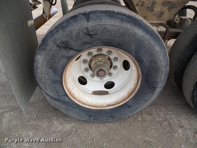 image for item DF2869 2000 Ranch bottom dump trailer