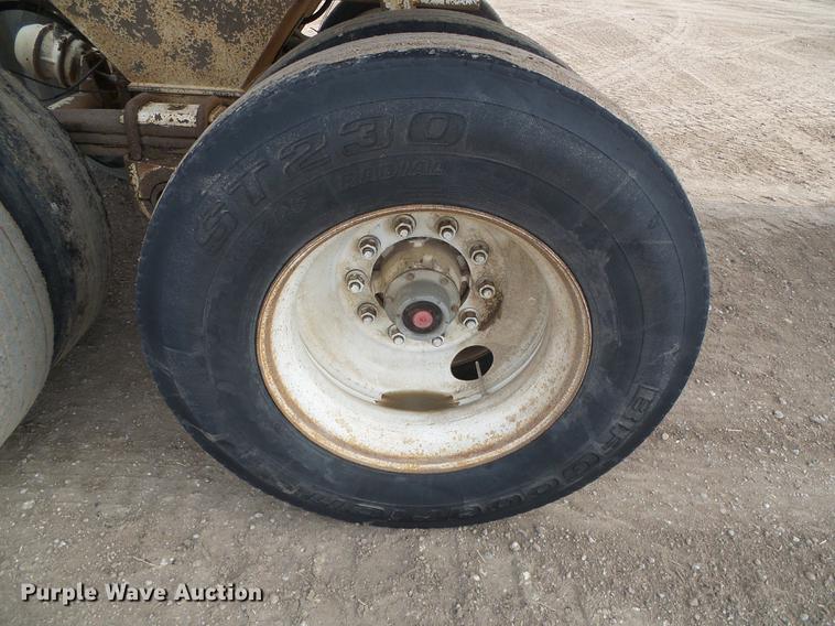 image for item DF2869 2000 Ranch bottom dump trailer