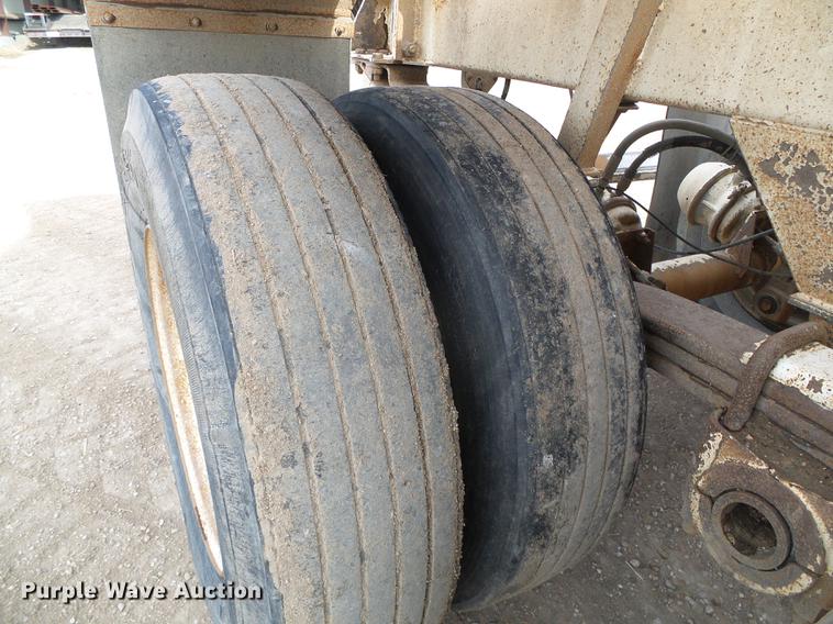 image for item DF2869 2000 Ranch bottom dump trailer