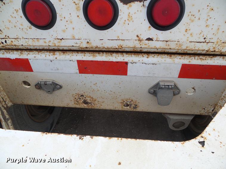 image for item DF2869 2000 Ranch bottom dump trailer