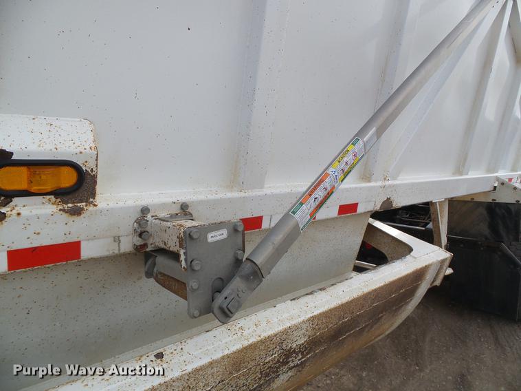 image for item DF2869 2000 Ranch bottom dump trailer