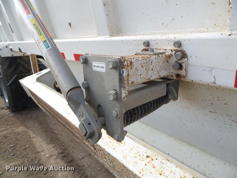 image for item DF2869 2000 Ranch bottom dump trailer