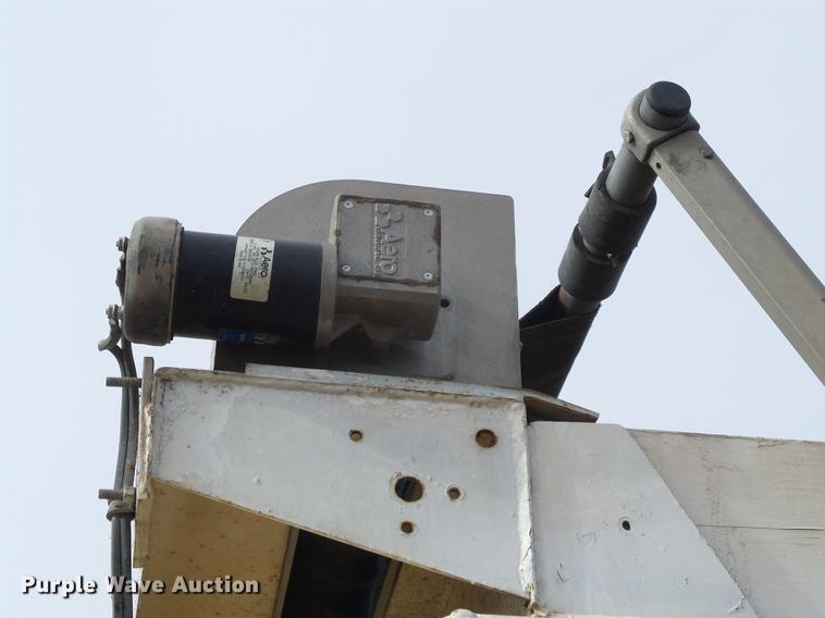 image for item DF2869 2000 Ranch bottom dump trailer