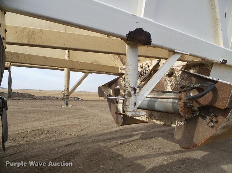 image for item DF2869 2000 Ranch bottom dump trailer