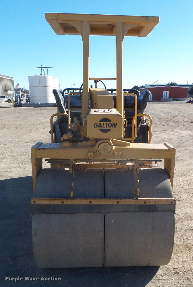 image for item DF2879 1995 Galion Dresser 710 double drum roller