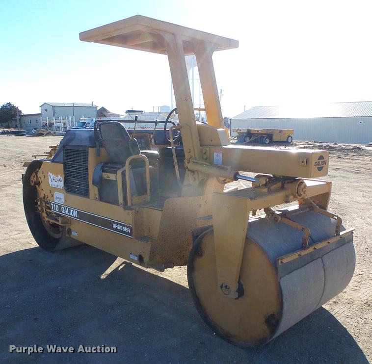 image for item DF2879 1995 Galion Dresser 710 double drum roller