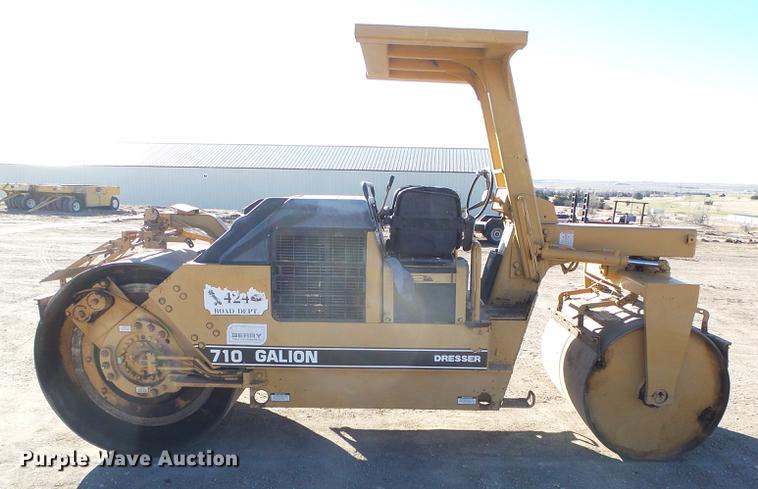 image for item DF2879 1995 Galion Dresser 710 double drum roller