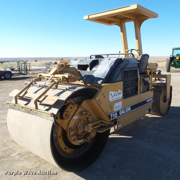 image for item DF2879 1995 Galion Dresser 710 double drum roller