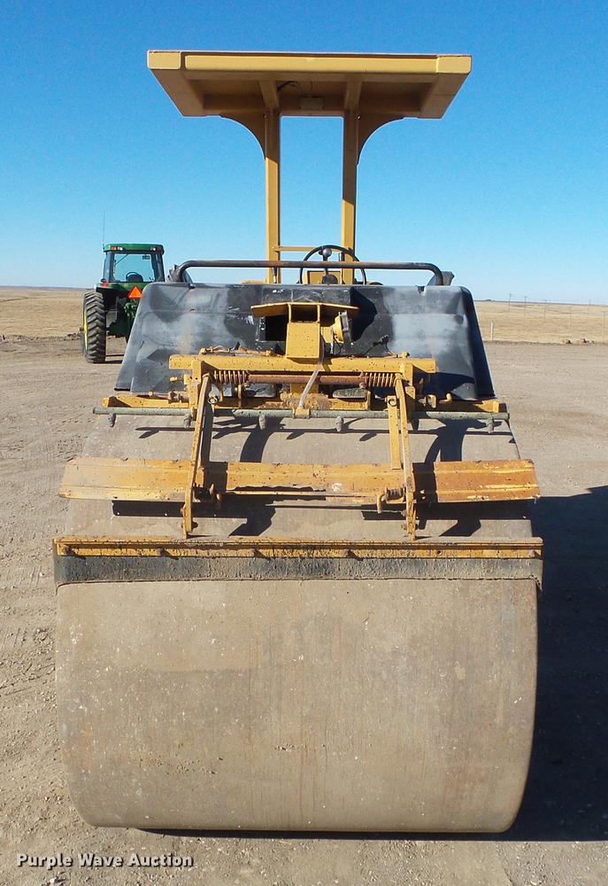 image for item DF2879 1995 Galion Dresser 710 double drum roller