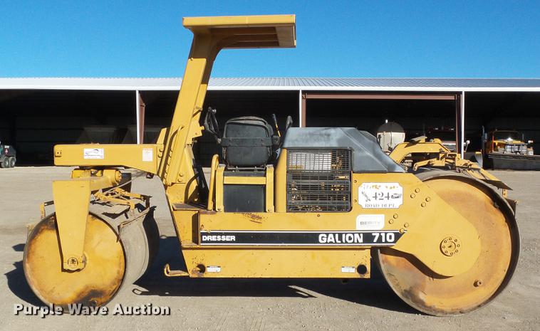 image for item DF2879 1995 Galion Dresser 710 double drum roller