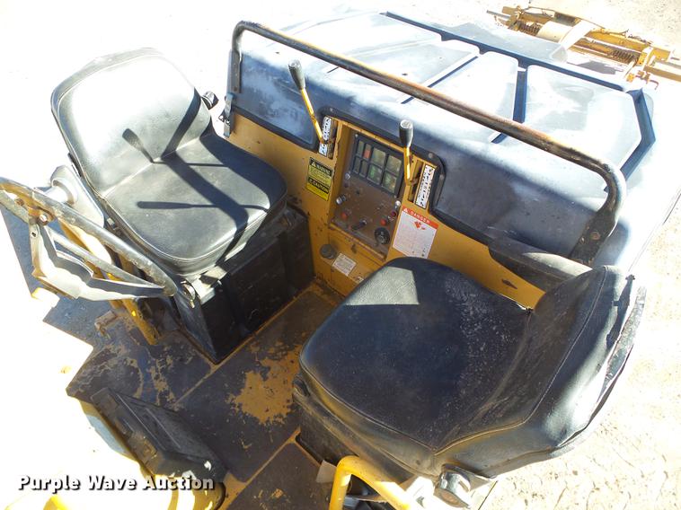 image for item DF2879 1995 Galion Dresser 710 double drum roller