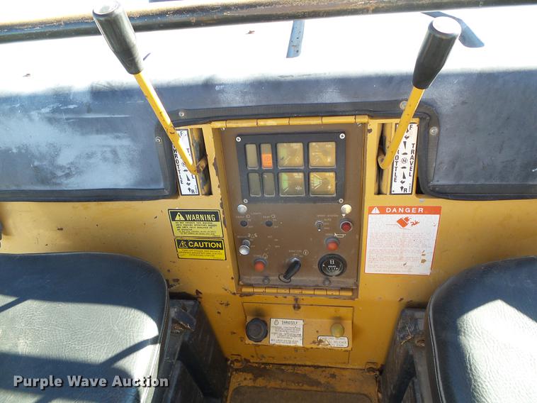 image for item DF2879 1995 Galion Dresser 710 double drum roller