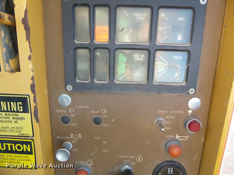 image for item DF2879 1995 Galion Dresser 710 double drum roller