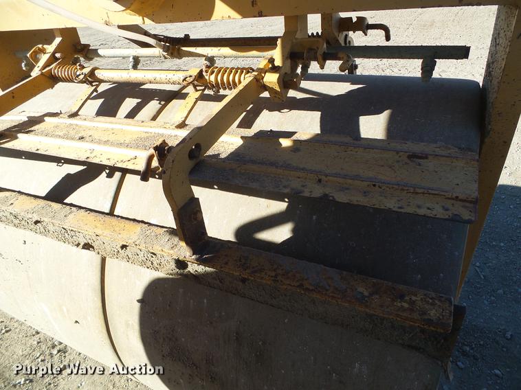 image for item DF2879 1995 Galion Dresser 710 double drum roller