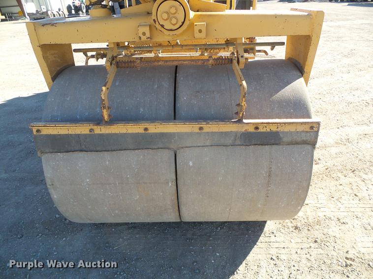 image for item DF2879 1995 Galion Dresser 710 double drum roller