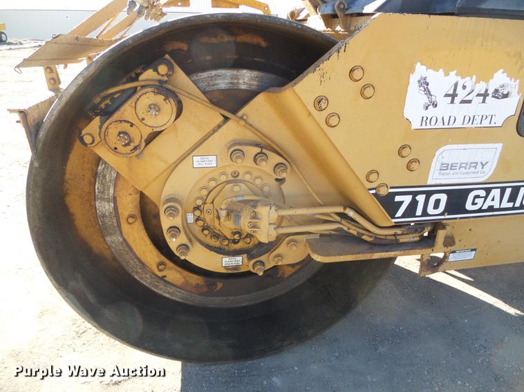 image for item DF2879 1995 Galion Dresser 710 double drum roller