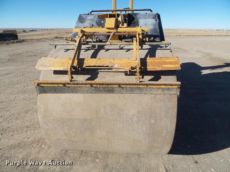 image for item DF2879 1995 Galion Dresser 710 double drum roller