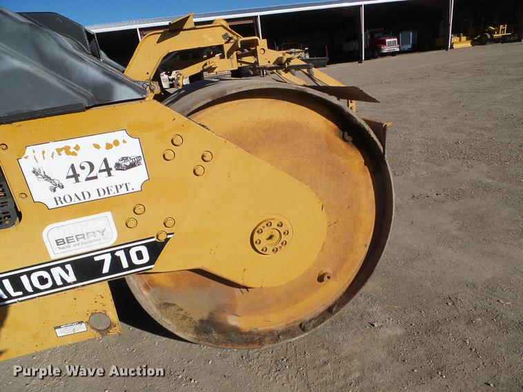 image for item DF2879 1995 Galion Dresser 710 double drum roller