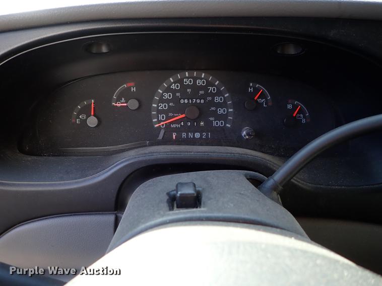 image for item DG2906 2000 Ford Econoline E450 shuttle bus