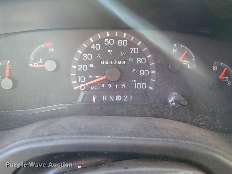 image for item DG2906 2000 Ford Econoline E450 shuttle bus