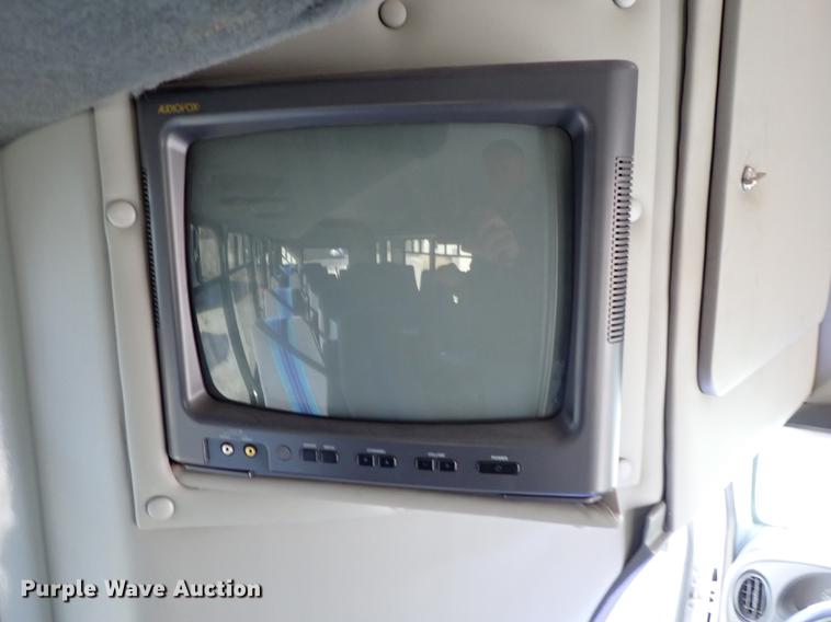 image for item DG2906 2000 Ford Econoline E450 shuttle bus