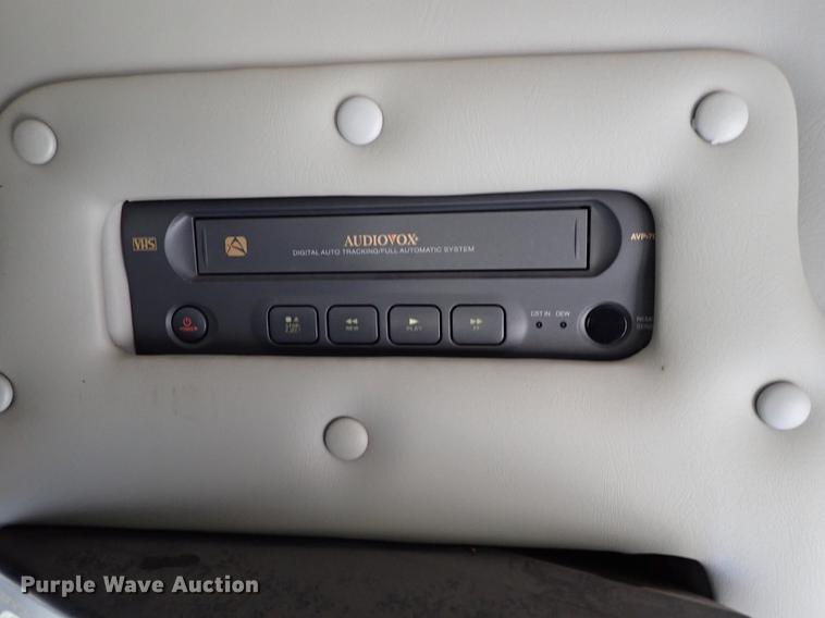 image for item DG2906 2000 Ford Econoline E450 shuttle bus