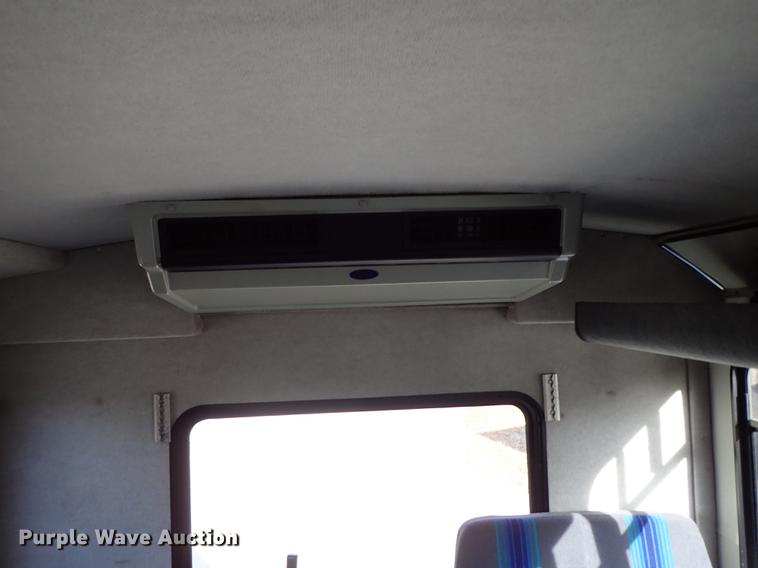 image for item DG2906 2000 Ford Econoline E450 shuttle bus