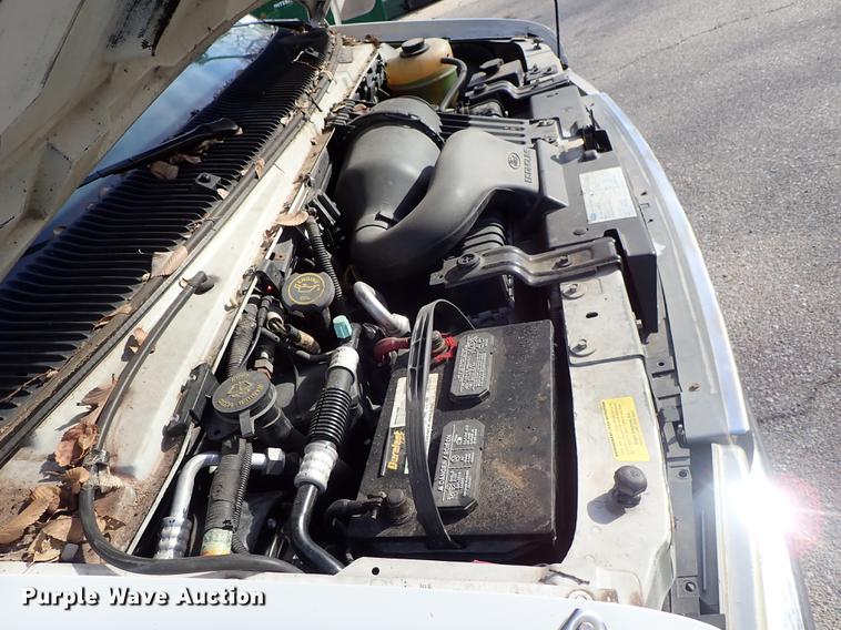 image for item DG2906 2000 Ford Econoline E450 shuttle bus