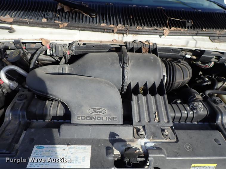 image for item DG2906 2000 Ford Econoline E450 shuttle bus