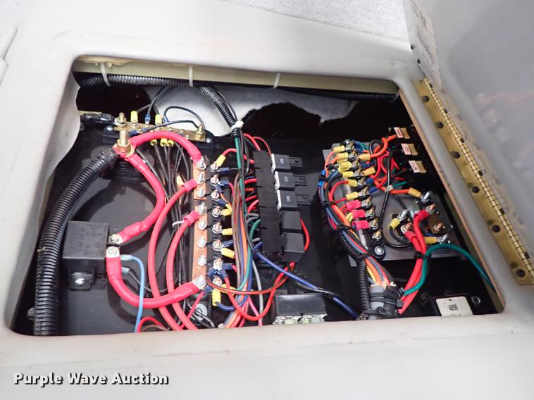 image for item DG2906 2000 Ford Econoline E450 shuttle bus