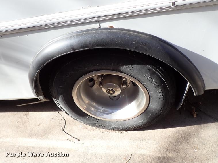 image for item DG2906 2000 Ford Econoline E450 shuttle bus