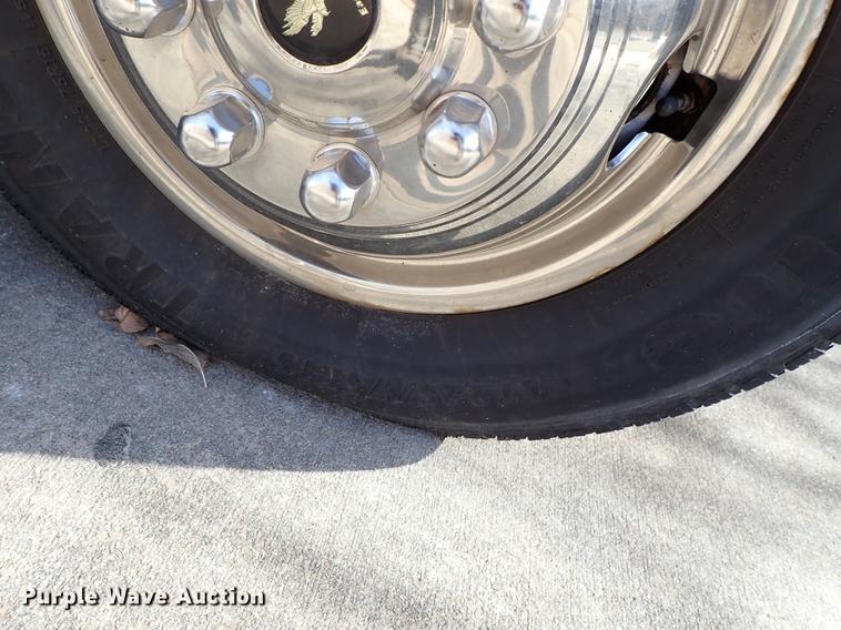 image for item DG2906 2000 Ford Econoline E450 shuttle bus