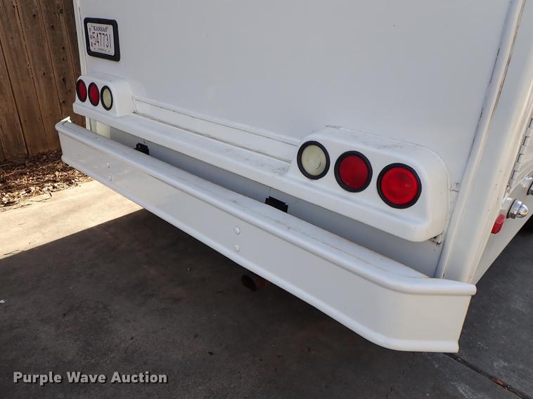 image for item DG2906 2000 Ford Econoline E450 shuttle bus